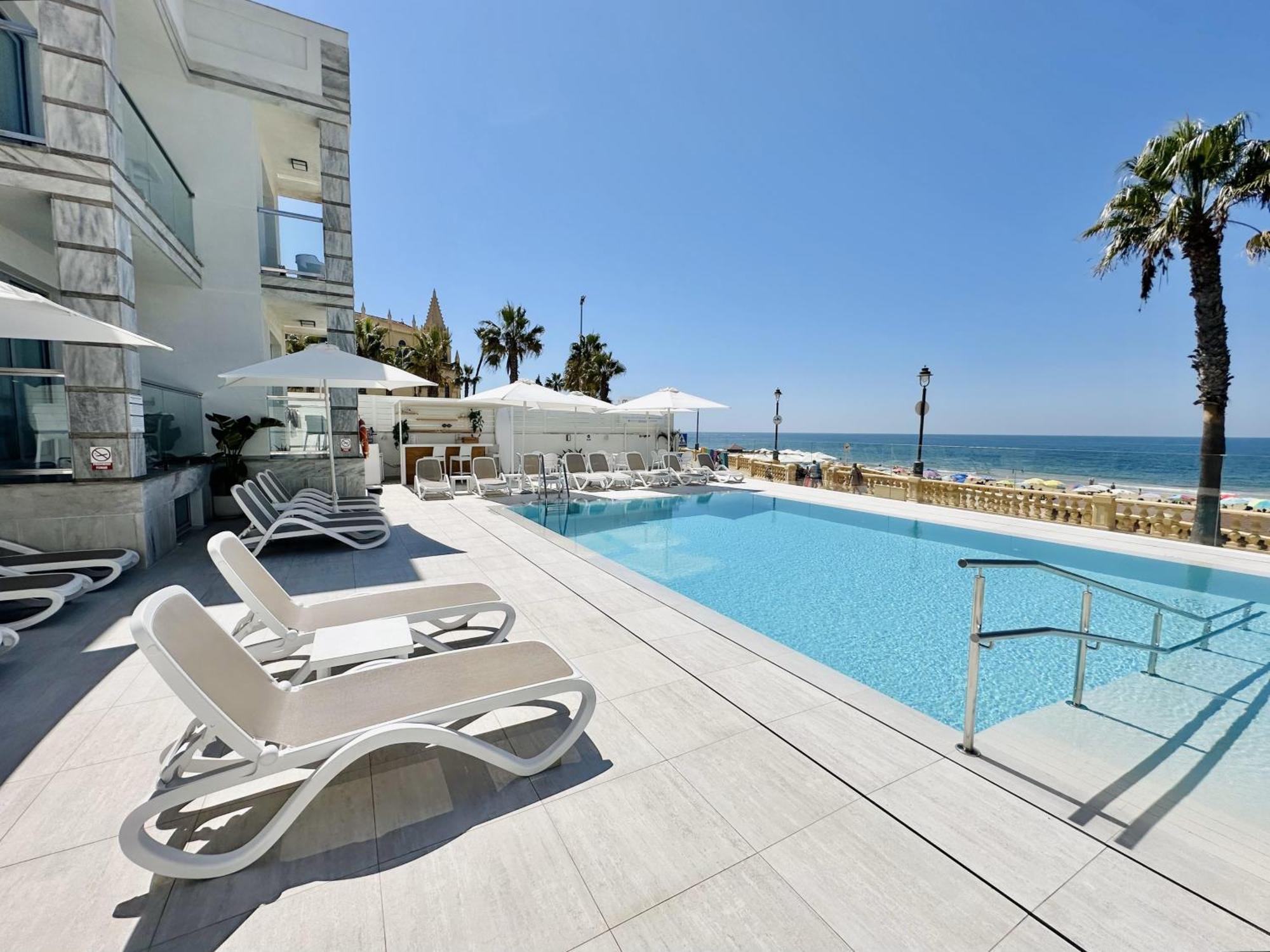 Marina Luz Apartahotel